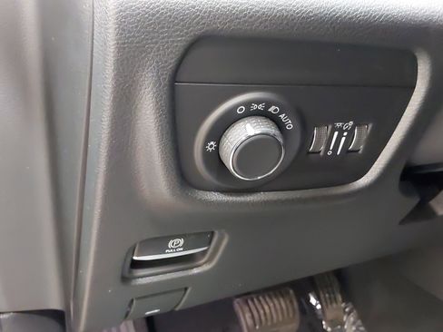 Used 2023 Jeep Grand Cherokee Altitude image 23