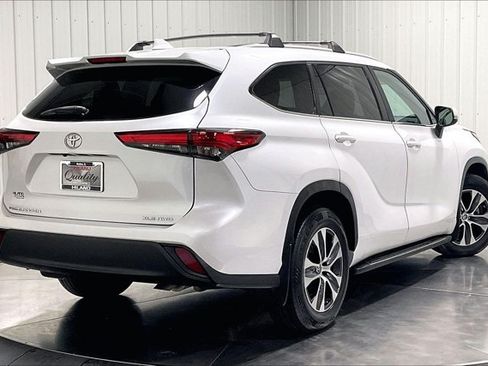 Used 2023 Toyota Highlander XLE AWD/4WD image 13