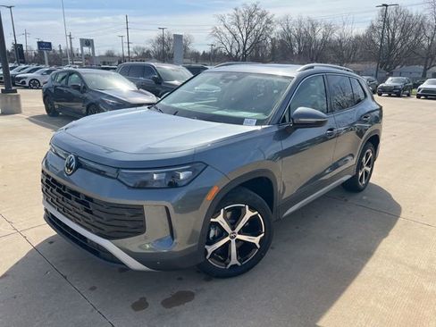 New 2026 Volkswagen Tiguan SE image 3