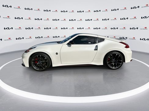Used 2019 Nissan 370Z NISMO RWD image 5