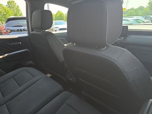 Used 2024 Chevrolet Colorado LT w/ LT Convenience Package II RWD image 11