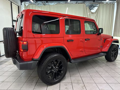 Used 2025 Jeep Wrangler Unlimited Sahara AWD/4WD image 3
