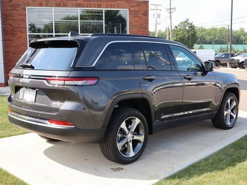 New 2025 Jeep Grand Cherokee Limited w/ Luxury Tech Group II image 35