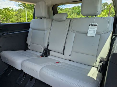 Certified 2025 Ford Expedition Max Platinum w/ Driver's Package AWD/4WD image 28