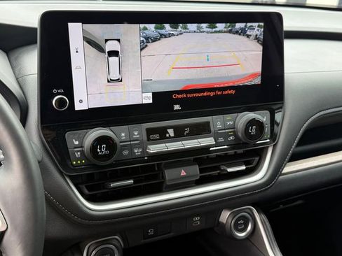 Used 2024 Toyota Grand Highlander AWD Hybrid image 16