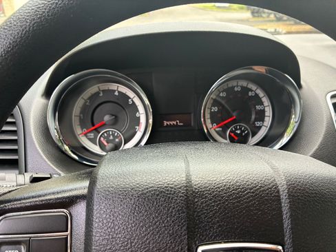 Used 2019 Dodge Grand Caravan SE FWD image 28