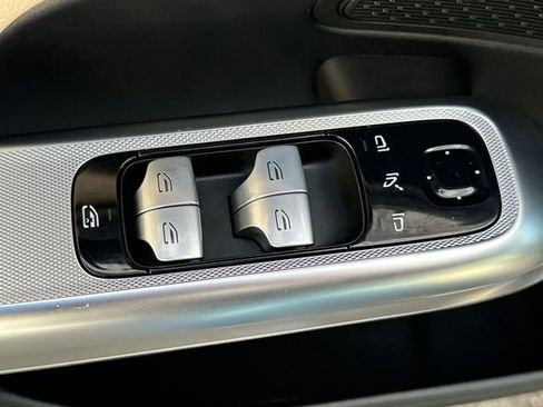 Used 2025 Mercedes-Benz E 350 4MATIC Sedan image 23