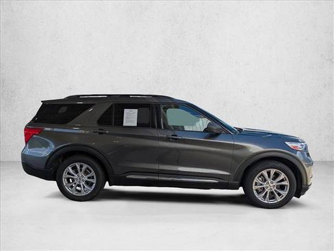 Used 2020 Ford Explorer XLT w/ Equipment Group 202A RWD image 4