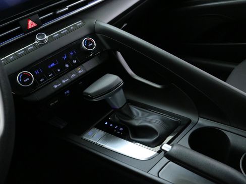 Used 2024 Hyundai Elantra SEL image 20