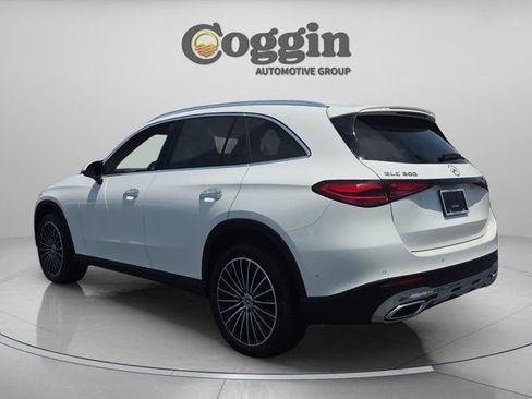 Used 2025 Mercedes-Benz GLC 300 image 3