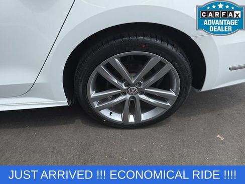Used 2018 Volkswagen Passat 2.0T R-Line w/ R-Line Lighting Package FWD image 24