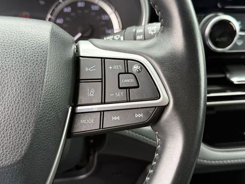 Used 2023 Toyota Highlander XLE FWD image 26
