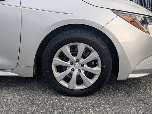 Used 2021 Toyota Corolla LE image 10