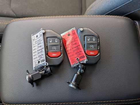 Used 2025 Jeep Wrangler Unlimited Sahara w/ Safety Group AWD/4WD image 35