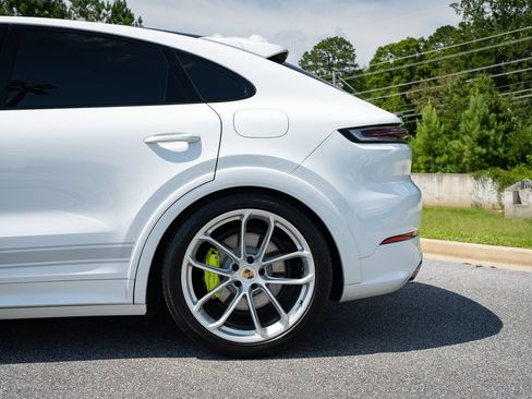Used 2024 Porsche Cayenne S AWD/4WD image 16