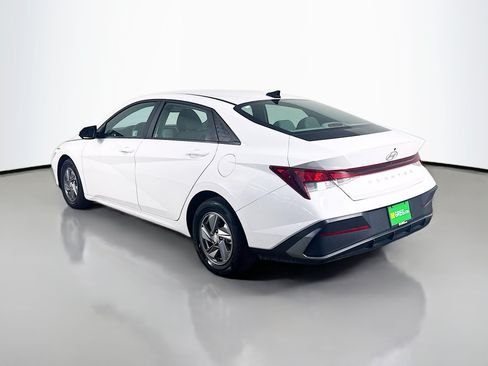 Used 2024 Hyundai Elantra SE FWD image 7
