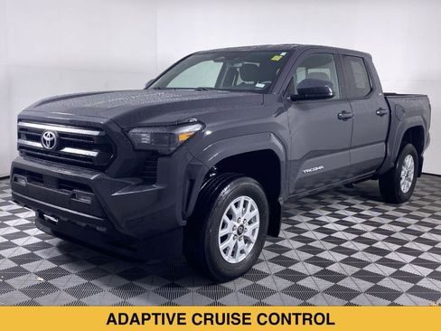 Used 2025 Toyota Tacoma SR5 w/ SR5 Upgrade Package AWD/4WD image 17
