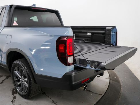 Used 2023 Honda Ridgeline Sport image 9