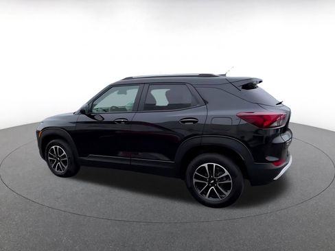 Used 2025 Chevrolet TrailBlazer LT w/ Driver Confidence Package image 10