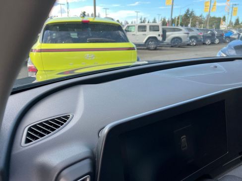 Used 2024 Kia Sportage LX image 34