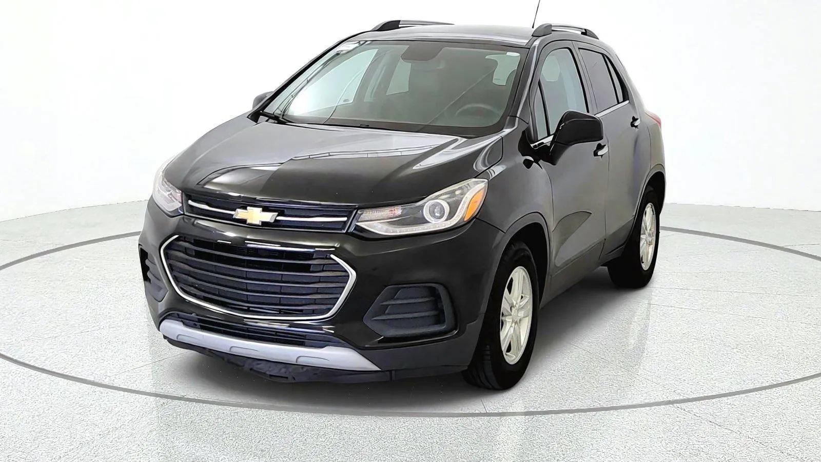 Used 2019 Chevrolet Trax LT w/ Driver Confidence Package FWD image 3
