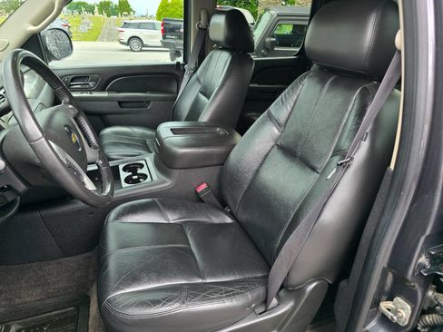 Used 2011 Chevrolet Avalanche LT w/ Luxury Package AWD/4WD image 14