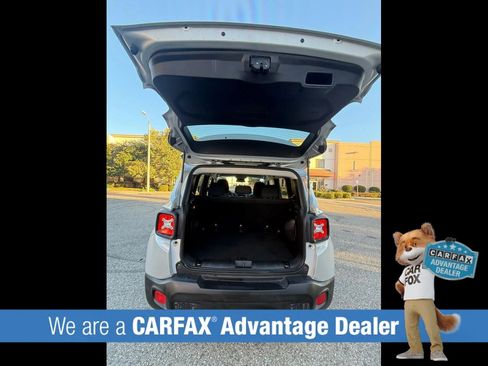 Used 2018 Jeep Renegade Altitude FWD image 24