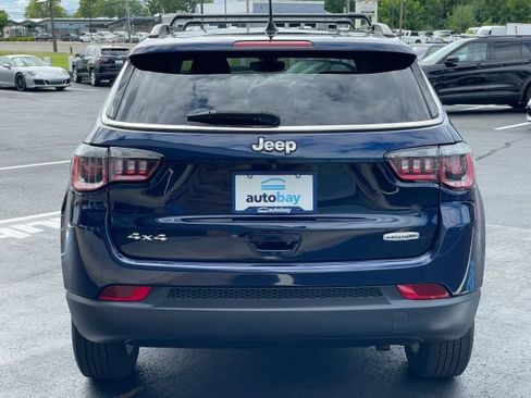 Used 2018 Jeep Compass Latitude w/ Popular Equipment Group AWD/4WD image 11