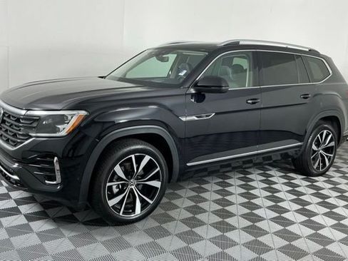 Used 2024 Volkswagen Atlas SEL Premium R-Line AWD/4WD image 4