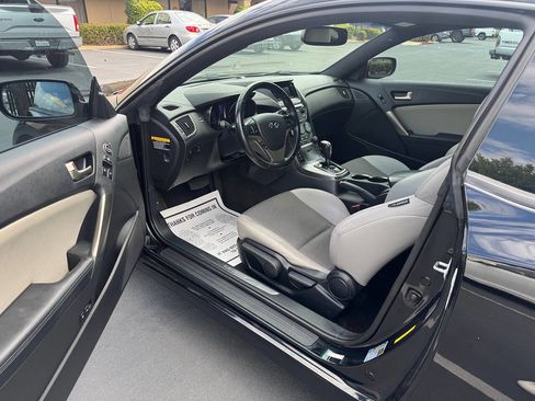 Used 2016 Hyundai Genesis 3.8 RWD image 12