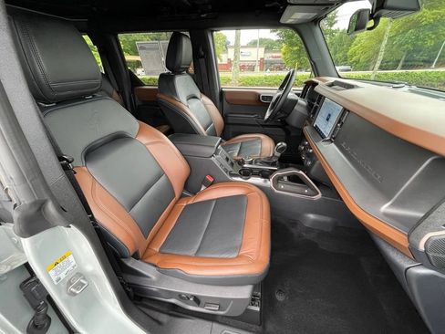 Used 2024 Ford Bronco Outer Banks AWD/4WD image 32