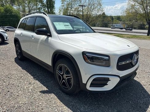 Used 2025 Mercedes-Benz GLB 250 4MATIC image 1