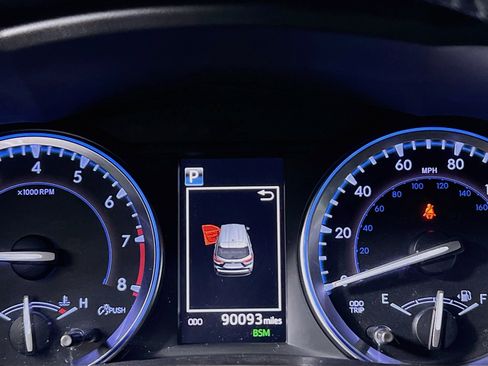 Used 2019 Toyota Highlander XLE FWD image 22
