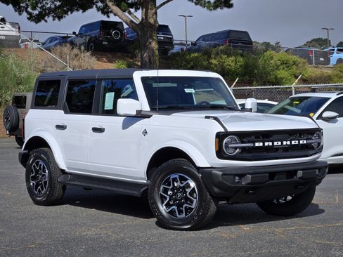 New 2026 Ford Bronco Outer Banks AWD/4WD image 12