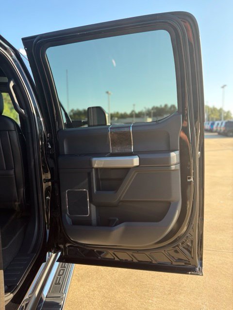 Used 2022 Ford F350 Lariat w/ Lariat Ultimate Package AWD/4WD image 16