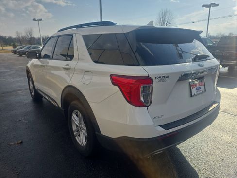 Used 2023 Ford Explorer XLT w/ Equipment Group 202A image 3