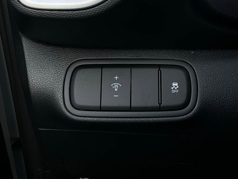 Used 2025 Hyundai Venue SEL image 22