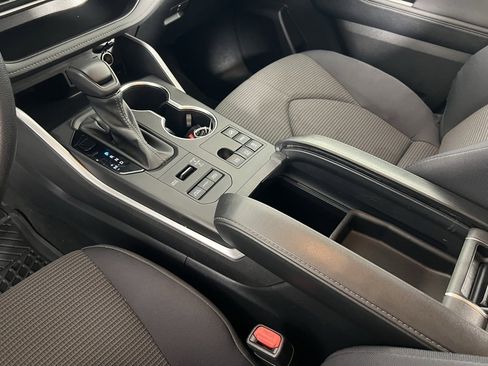 Used 2024 Toyota Highlander LE image 23