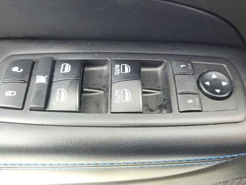 Used 2018 Jeep Grand Cherokee Laredo AWD/4WD image 15