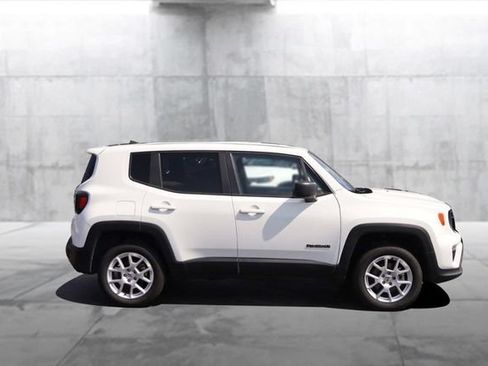 Used 2023 Jeep Renegade Latitude AWD/4WD image 5