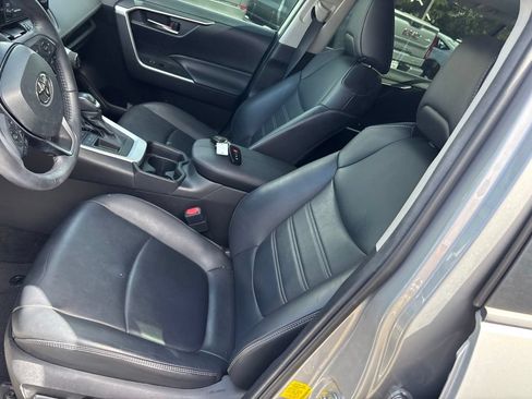 Used 2020 Toyota RAV4 XLE Premium w/ Carpet Mat Package FWD image 18
