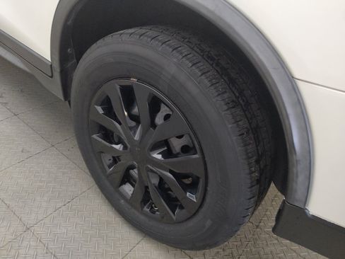 Used 2017 Nissan Rogue S AWD/4WD image 31
