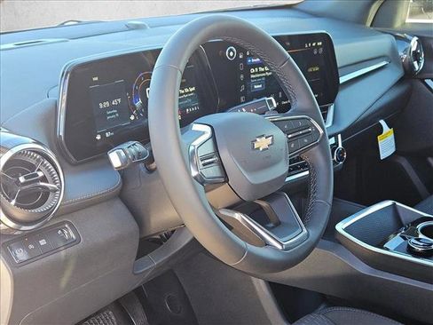 New 2026 Chevrolet Equinox LT image 3