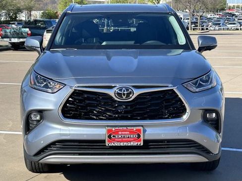 Used 2024 Toyota Highlander Platinum image 8