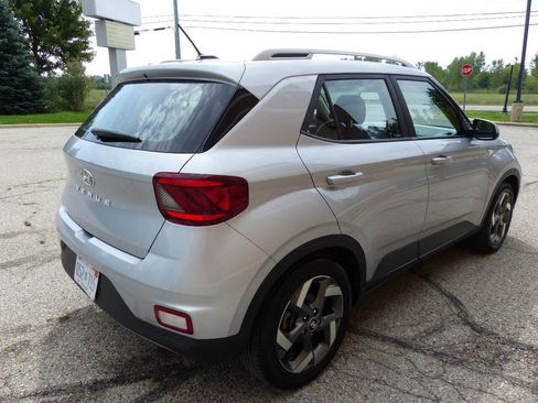 Used 2023 Hyundai Venue SEL w/ Cargo Package FWD image 11