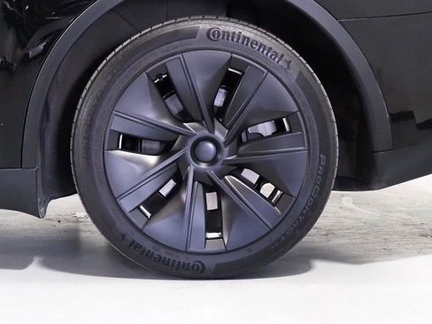 Used 2023 Tesla Model Y Long Range AWD/4WD image 46