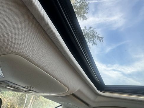 Used 2021 Toyota RAV4 XLE Premium image 25