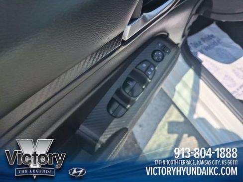 Used 2025 Nissan Altima 2.5 SV FWD image 11