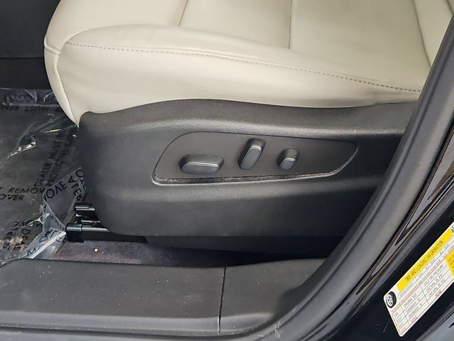 Used 2022 Cadillac XT4 Premium Luxury w/ Enhanced Visibility Package FWD image 22