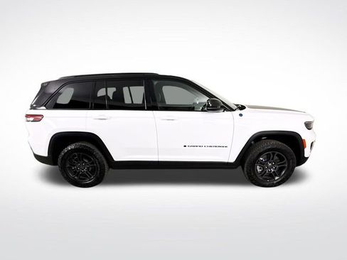 Used 2024 Jeep Grand Cherokee Trailhawk image 8